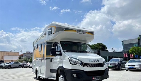 戴德自由风plus+双拓展四季房车