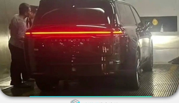 对标问界M9/理想L9 零跑C16实车曝光
