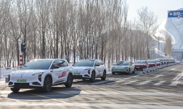 北国冰城零下 20°C硬核试炼 红旗天工树立冬季出行安全新标杆