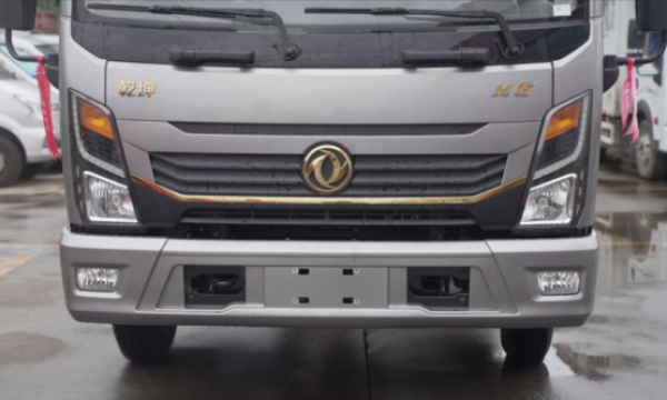 实车亮相 惊艳登场｜东风乾坤门店品鉴，解锁高端轻卡硬核实力